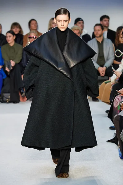 Look 11